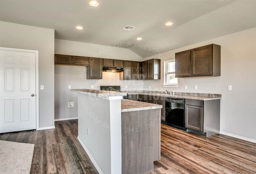 4 Bedrooms Bedrooms, ,2 BathroomsBathrooms,Residential,Single Family,Ravine,1,132100