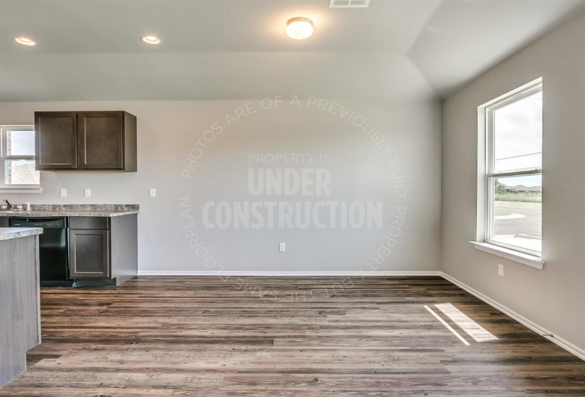 4 Bedrooms Bedrooms, ,2 BathroomsBathrooms,Residential,Single Family,Ravine,1,132100