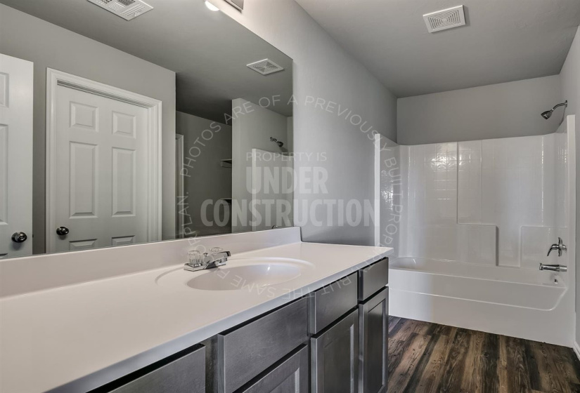 4 Bedrooms Bedrooms, ,2 BathroomsBathrooms,Residential,Single Family,Ravine,1,132100