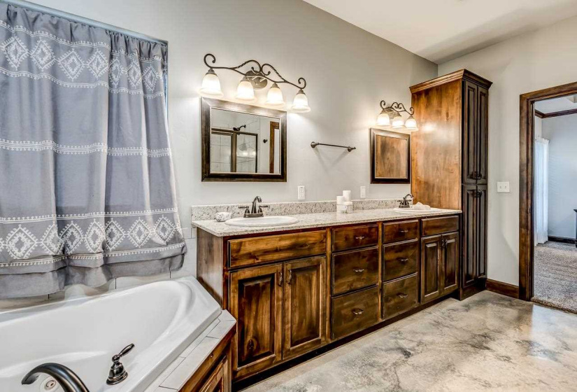 5 Bedrooms Bedrooms, ,3 BathroomsBathrooms,Residential,Single Family,Dawson,2,132105