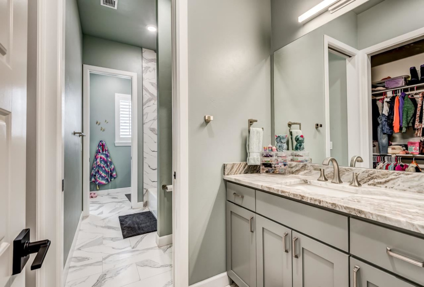 4 Bedrooms Bedrooms, ,3 BathroomsBathrooms,Residential,Single Family,Fiddlers Hill,1.5,132109