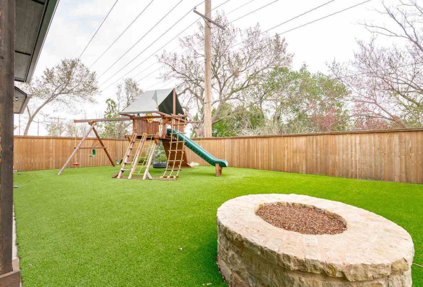 4 Bedrooms Bedrooms, ,3 BathroomsBathrooms,Residential,Single Family,Fiddlers Hill,1.5,132109