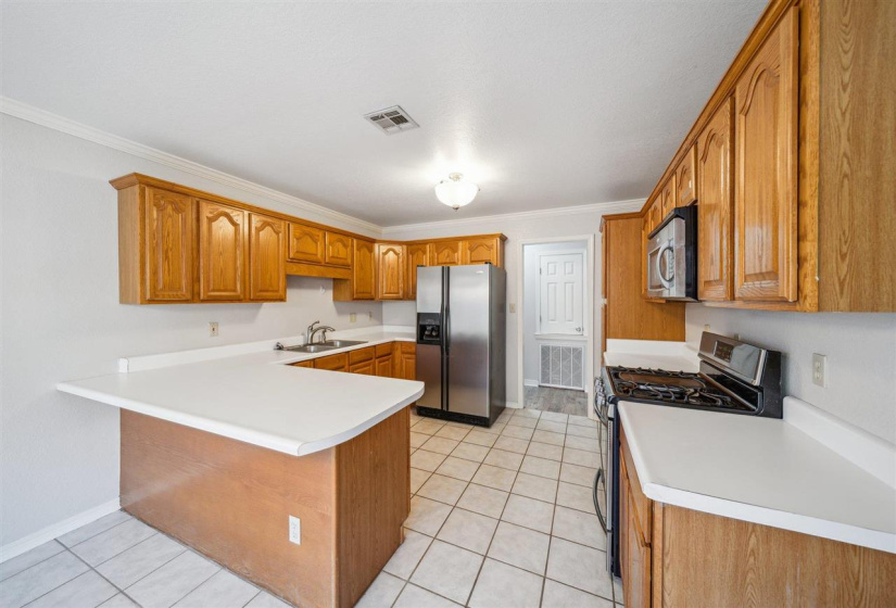 3 Bedrooms Bedrooms, ,2 BathroomsBathrooms,Residential,Single Family,Burdick,1,132121
