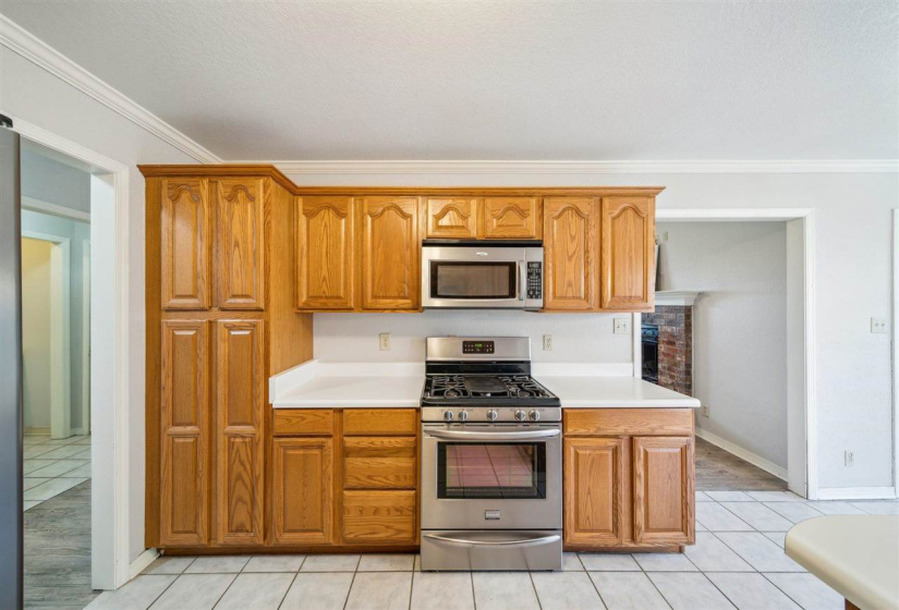 3 Bedrooms Bedrooms, ,2 BathroomsBathrooms,Residential,Single Family,Burdick,1,132121
