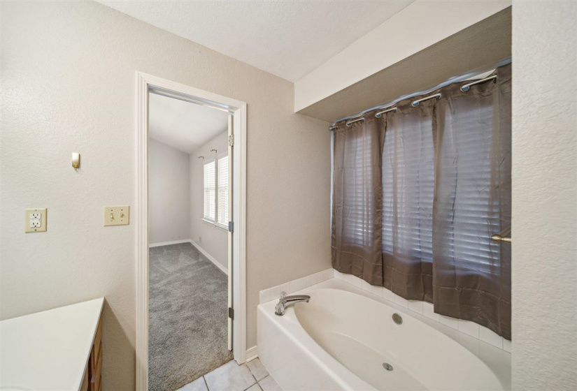 3 Bedrooms Bedrooms, ,2 BathroomsBathrooms,Residential,Single Family,Burdick,1,132121