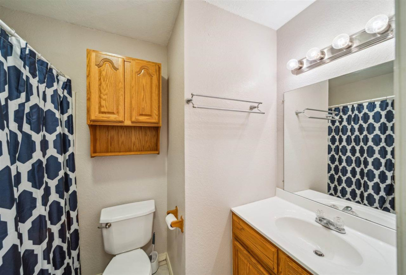 3 Bedrooms Bedrooms, ,2 BathroomsBathrooms,Residential,Single Family,Burdick,1,132121