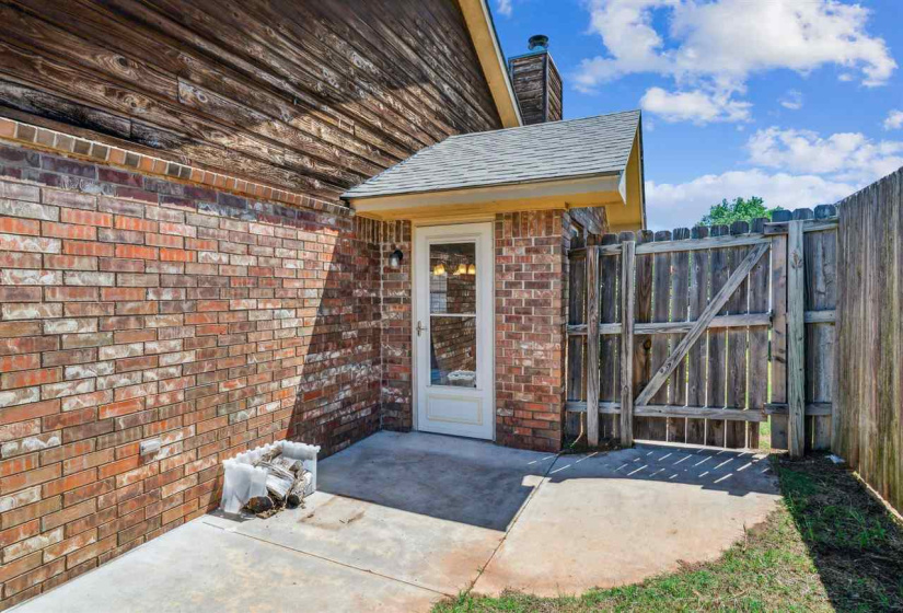 3 Bedrooms Bedrooms, ,2 BathroomsBathrooms,Residential,Single Family,Burdick,1,132121