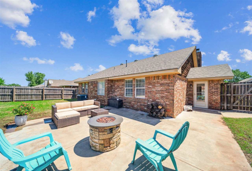 3 Bedrooms Bedrooms, ,2 BathroomsBathrooms,Residential,Single Family,Burdick,1,132121