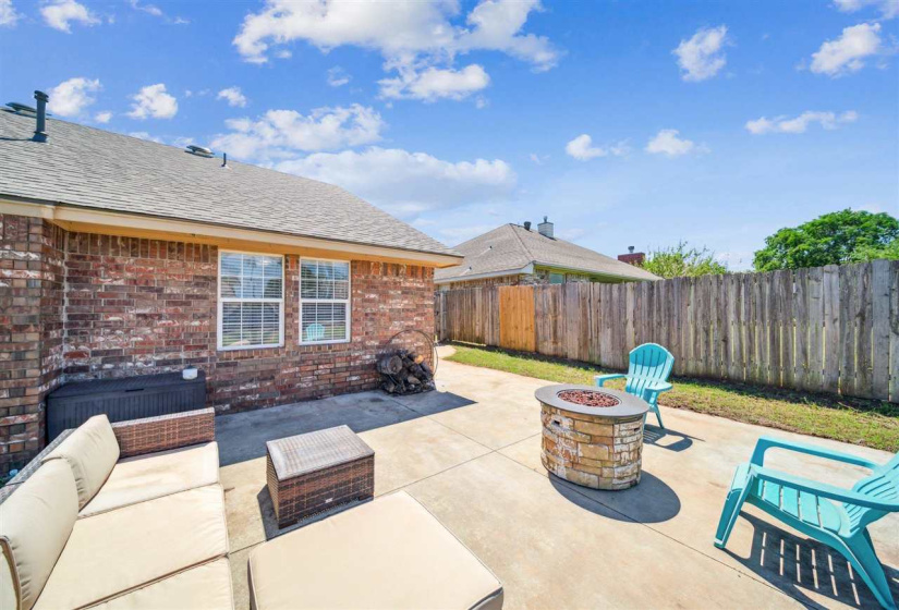 3 Bedrooms Bedrooms, ,2 BathroomsBathrooms,Residential,Single Family,Burdick,1,132121