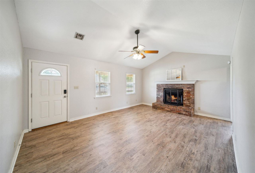 3 Bedrooms Bedrooms, ,2 BathroomsBathrooms,Residential,Single Family,Burdick,1,132121