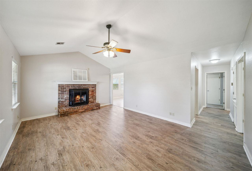 3 Bedrooms Bedrooms, ,2 BathroomsBathrooms,Residential,Single Family,Burdick,1,132121
