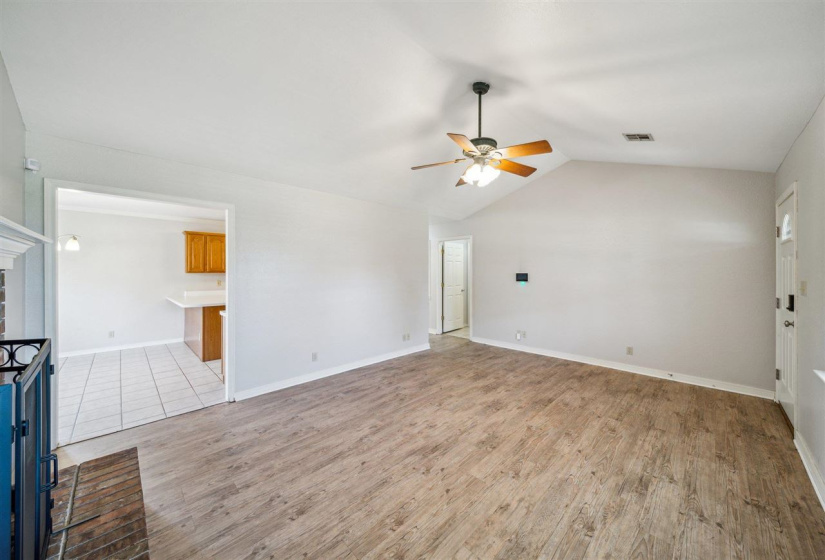 3 Bedrooms Bedrooms, ,2 BathroomsBathrooms,Residential,Single Family,Burdick,1,132121