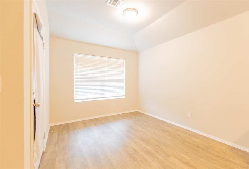 4 Bedrooms Bedrooms, ,2 BathroomsBathrooms,Residential,Single Family,Carnley,1,132131