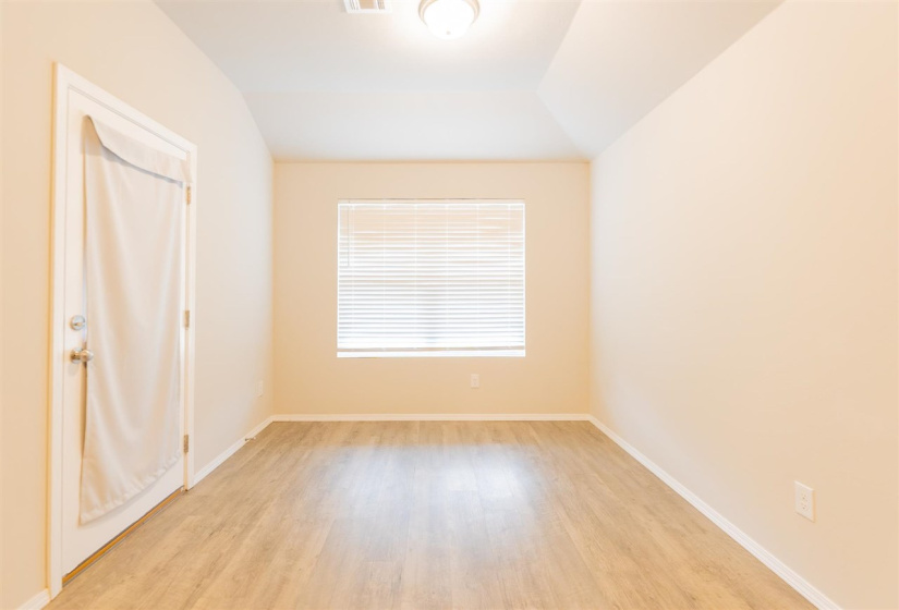 4 Bedrooms Bedrooms, ,2 BathroomsBathrooms,Residential,Single Family,Carnley,1,132131