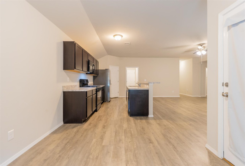 4 Bedrooms Bedrooms, ,2 BathroomsBathrooms,Residential,Single Family,Carnley,1,132131