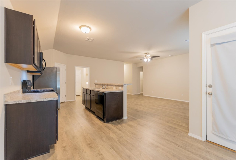 4 Bedrooms Bedrooms, ,2 BathroomsBathrooms,Residential,Single Family,Carnley,1,132131