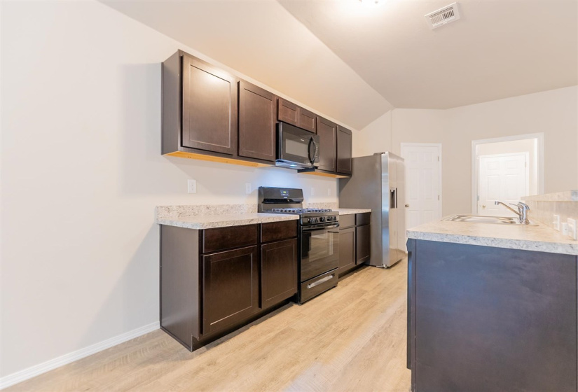 4 Bedrooms Bedrooms, ,2 BathroomsBathrooms,Residential,Single Family,Carnley,1,132131
