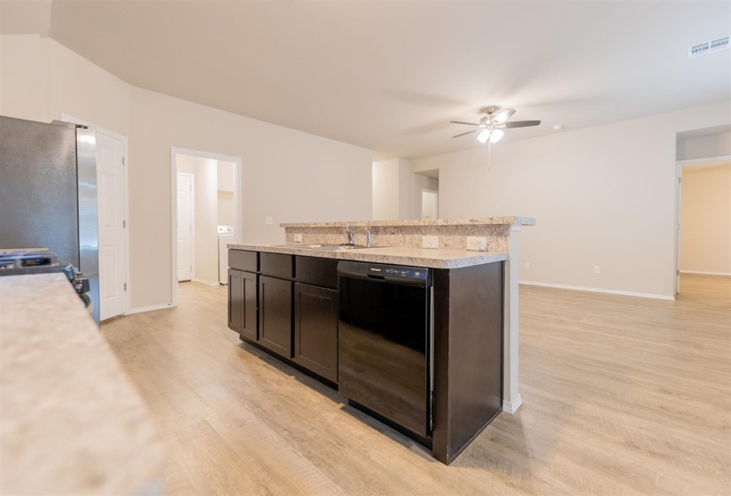 4 Bedrooms Bedrooms, ,2 BathroomsBathrooms,Residential,Single Family,Carnley,1,132131