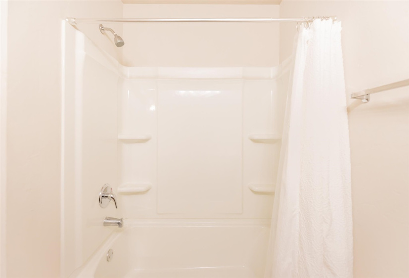 4 Bedrooms Bedrooms, ,2 BathroomsBathrooms,Residential,Single Family,Carnley,1,132131