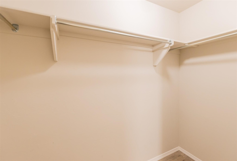 4 Bedrooms Bedrooms, ,2 BathroomsBathrooms,Residential,Single Family,Carnley,1,132131