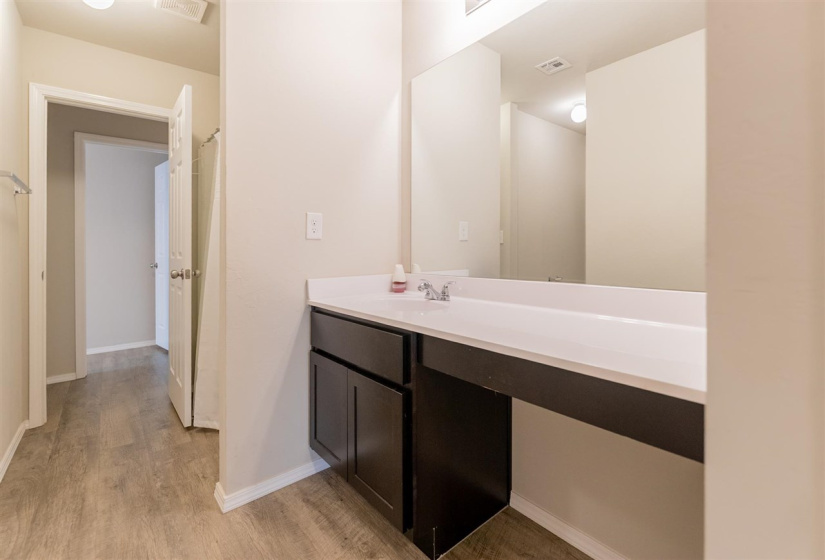 4 Bedrooms Bedrooms, ,2 BathroomsBathrooms,Residential,Single Family,Carnley,1,132131