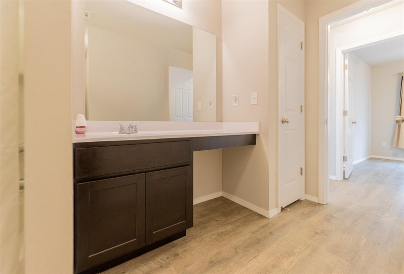 4 Bedrooms Bedrooms, ,2 BathroomsBathrooms,Residential,Single Family,Carnley,1,132131