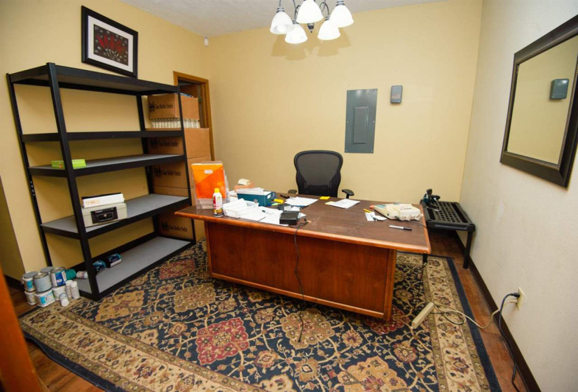 11 BathroomsBathrooms,Commercial/industrial,Commercial,9th,1,132137