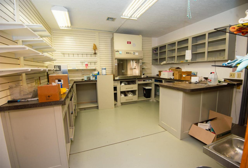 11 BathroomsBathrooms,Commercial/industrial,Commercial,9th,1,132137