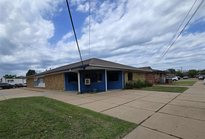 11 BathroomsBathrooms,Commercial/industrial,Commercial,9th,1,132137