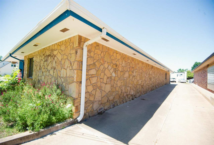 11 BathroomsBathrooms,Commercial/industrial,Commercial,9th,1,132137