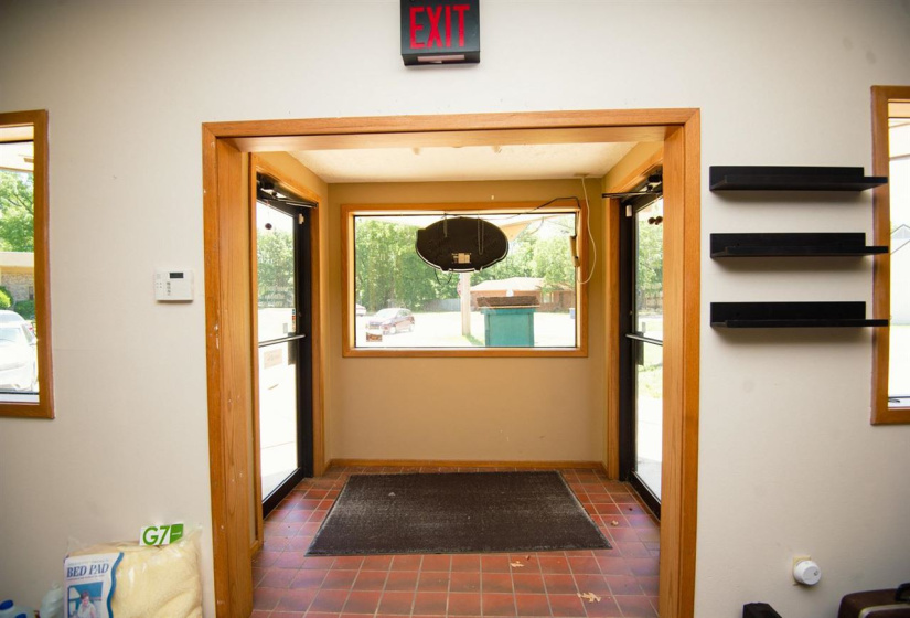 11 BathroomsBathrooms,Commercial/industrial,Commercial,9th,1,132137