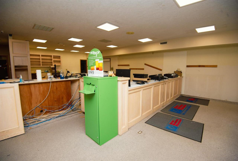 11 BathroomsBathrooms,Commercial/industrial,Commercial,9th,1,132137