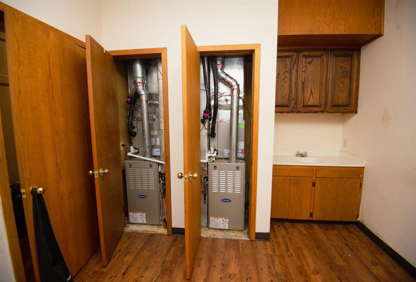 11 BathroomsBathrooms,Commercial/industrial,Commercial,9th,1,132137