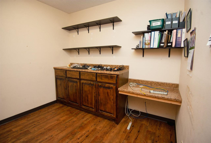 11 BathroomsBathrooms,Commercial/industrial,Commercial,9th,1,132137