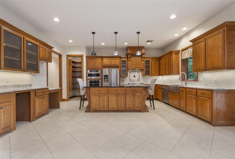 5 Bedrooms Bedrooms, ,4 BathroomsBathrooms,Residential,Single Family,Old Pond,1.5,132140