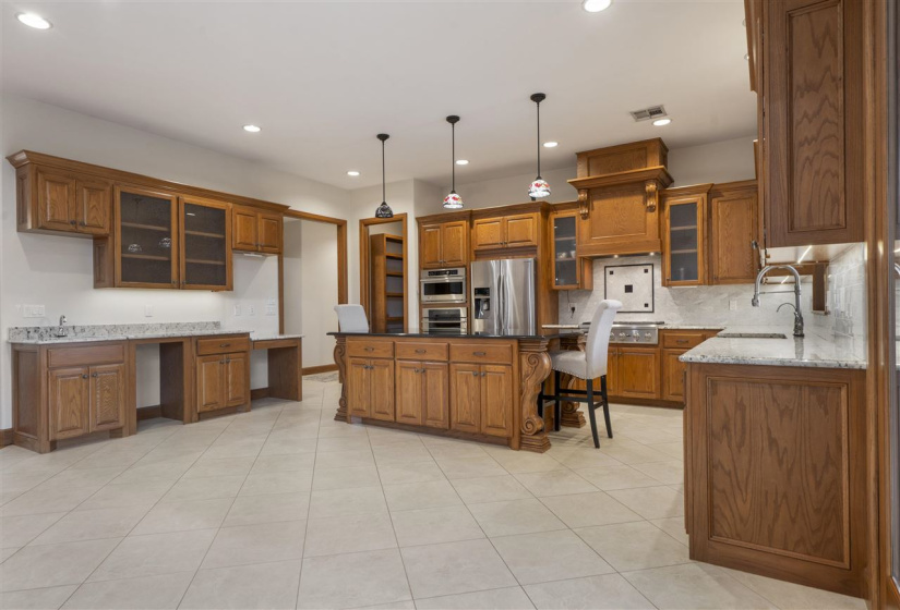 5 Bedrooms Bedrooms, ,4 BathroomsBathrooms,Residential,Single Family,Old Pond,1.5,132140