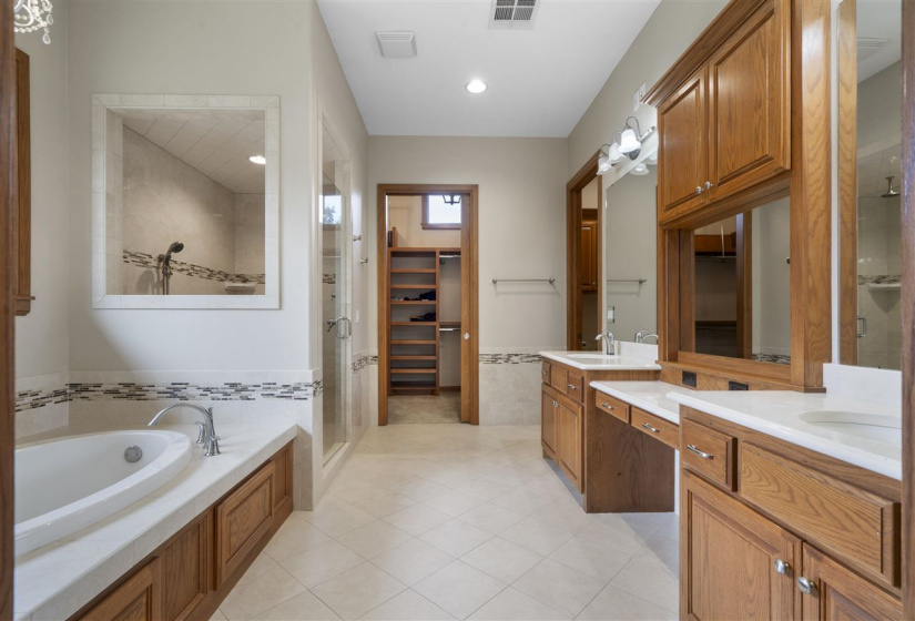 5 Bedrooms Bedrooms, ,4 BathroomsBathrooms,Residential,Single Family,Old Pond,1.5,132140