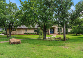 5 Bedrooms Bedrooms, ,4 BathroomsBathrooms,Residential,Single Family,Old Pond,1.5,132140