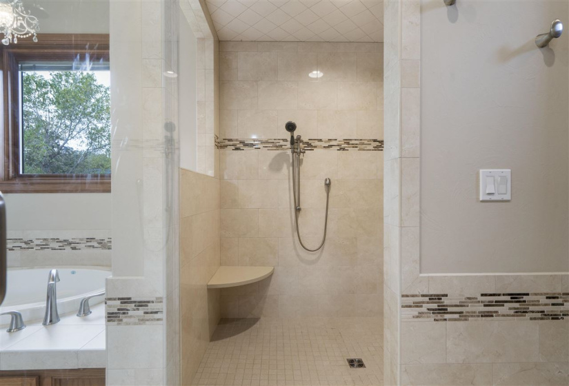 5 Bedrooms Bedrooms, ,4 BathroomsBathrooms,Residential,Single Family,Old Pond,1.5,132140