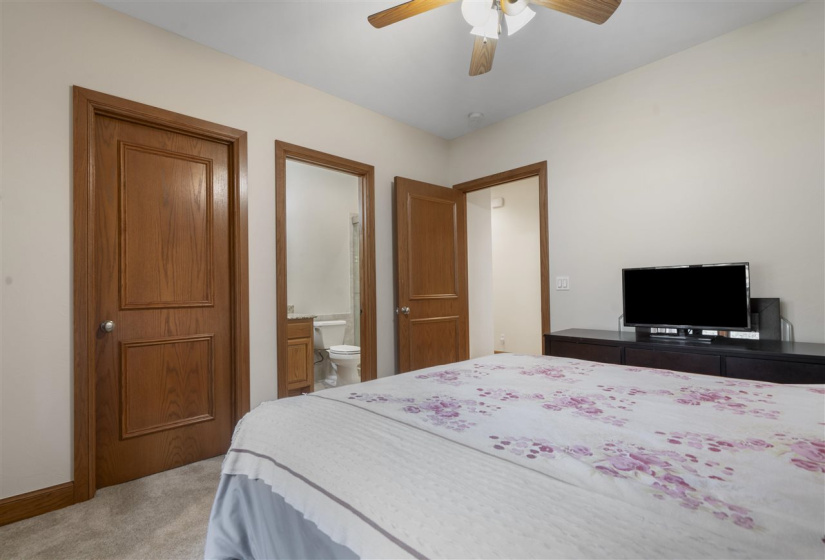 5 Bedrooms Bedrooms, ,4 BathroomsBathrooms,Residential,Single Family,Old Pond,1.5,132140