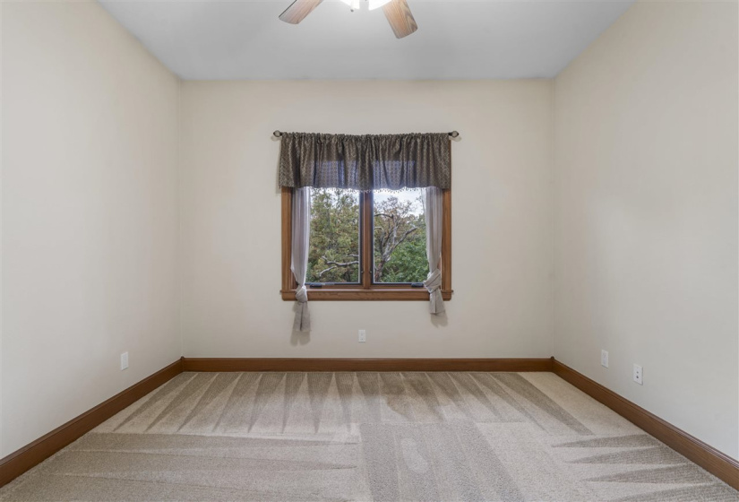 5 Bedrooms Bedrooms, ,4 BathroomsBathrooms,Residential,Single Family,Old Pond,1.5,132140