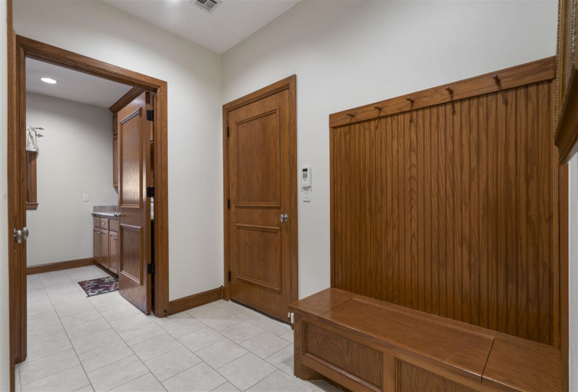 5 Bedrooms Bedrooms, ,4 BathroomsBathrooms,Residential,Single Family,Old Pond,1.5,132140