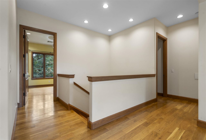 5 Bedrooms Bedrooms, ,4 BathroomsBathrooms,Residential,Single Family,Old Pond,1.5,132140