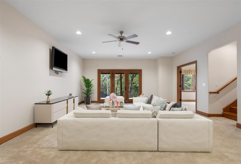 5 Bedrooms Bedrooms, ,4 BathroomsBathrooms,Residential,Single Family,Old Pond,1.5,132140