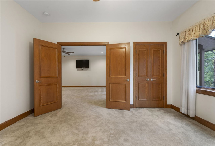 5 Bedrooms Bedrooms, ,4 BathroomsBathrooms,Residential,Single Family,Old Pond,1.5,132140