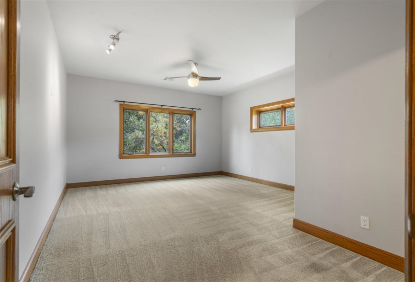 5 Bedrooms Bedrooms, ,4 BathroomsBathrooms,Residential,Single Family,Old Pond,1.5,132140
