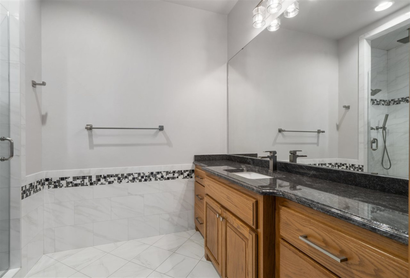 5 Bedrooms Bedrooms, ,4 BathroomsBathrooms,Residential,Single Family,Old Pond,1.5,132140
