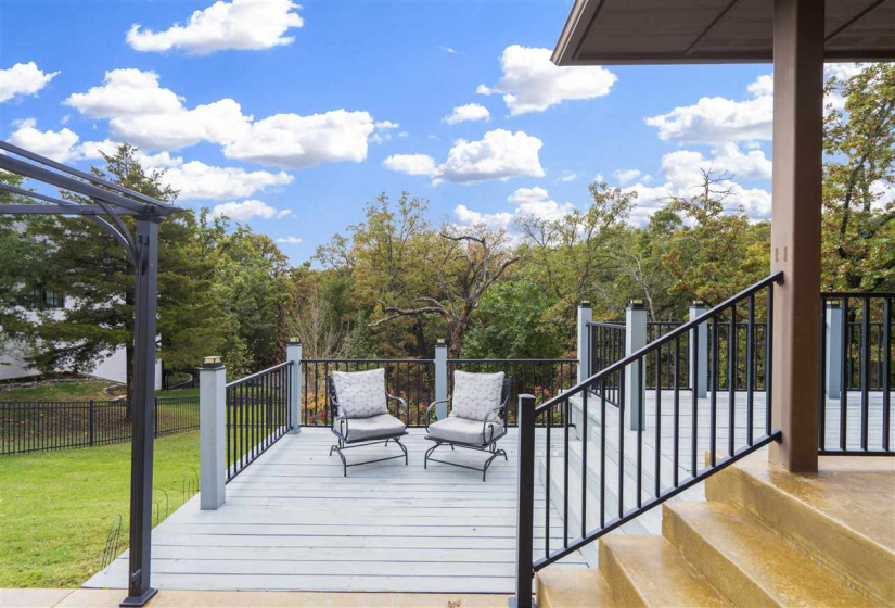 5 Bedrooms Bedrooms, ,4 BathroomsBathrooms,Residential,Single Family,Old Pond,1.5,132140