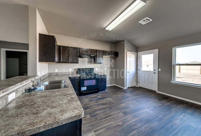 3 Bedrooms Bedrooms, ,2 BathroomsBathrooms,Residential,Single Family,Ravine,1,132141
