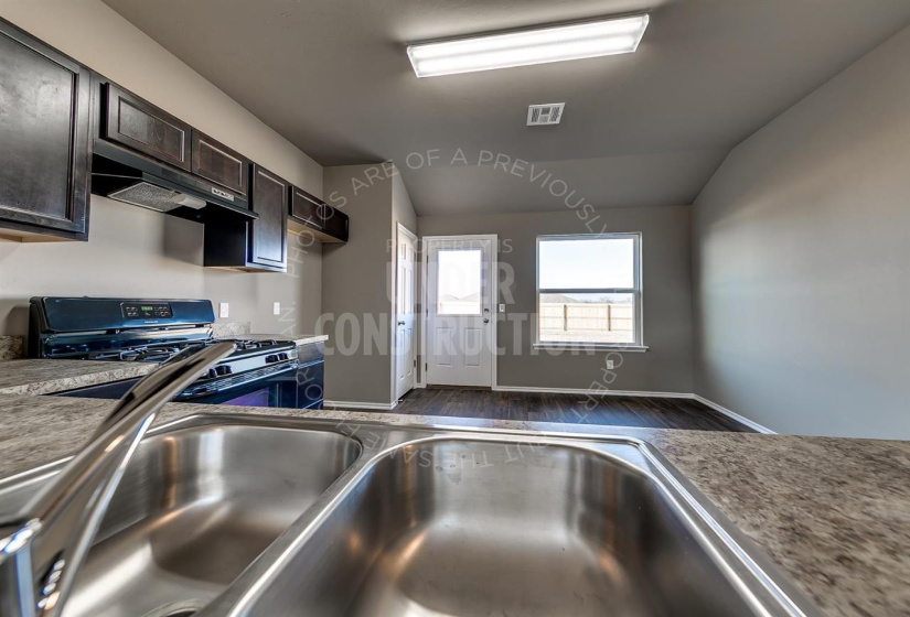 3 Bedrooms Bedrooms, ,2 BathroomsBathrooms,Residential,Single Family,Ravine,1,132141